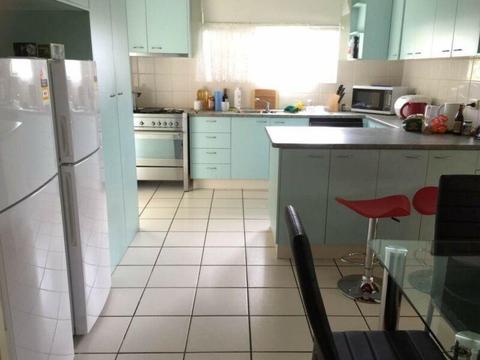 Nice & tidy double room for rent in Maroochydore