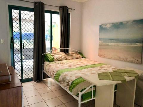 Fully Furnished Room for Rent In Burleigh Heads (bills included)