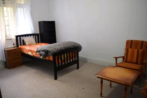 Big, clean bedroom 3.5km from city available from 22/9/19