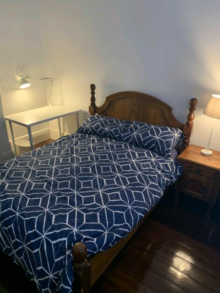 $205 pw- Spacious bedroom in 4-bedrooms house 3km to city
