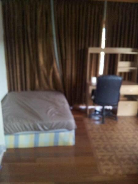 1*Single Large Room available in Carnegie garage-Free weekly cleaning