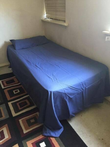 Furnished Room Available In Brunswick For Female student