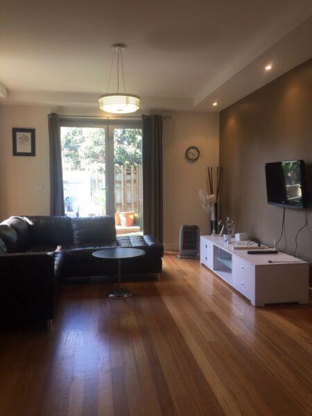 ASCOT VALE ROOM - Fully Furnished with aircon- BILLS INCLUDED