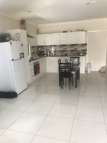 Granny 4 rent rooty hill 390