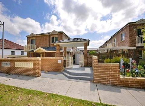 Ideally Located Spacious 3 Bedroom Townhouse in Arncliffe