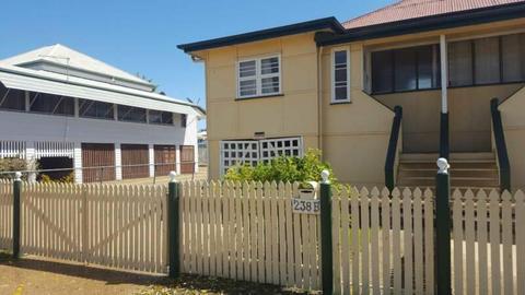 For Rent:Fully Furnished Unit: 238B William Street Allenstown Qld 4700