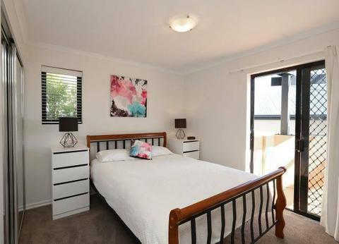 Furnished 2 Beds Spring hill, Qld