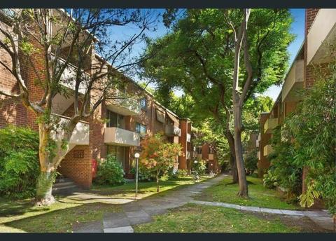 North Melbourne: charming, convenient, PET-FRIENDLY 2-bed flat @ 430pw