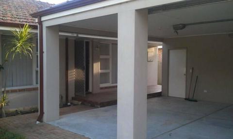 2X1 Study, House in Redcliffe, A/C, Carport, Neat & Tidy