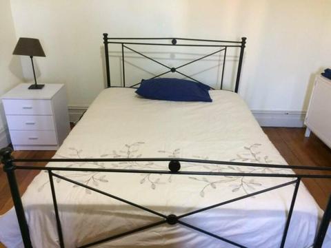 Double Room Short Term Accommodation 20min from City
