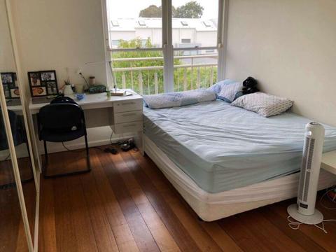 Double Room for Short term Rent near Swinburne Uni