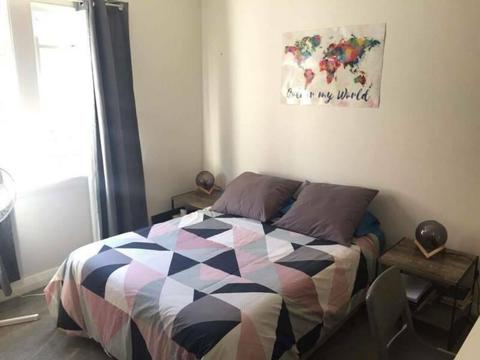 DOUBLE BED ROOM IN BONDI JUNCTION FOR $400