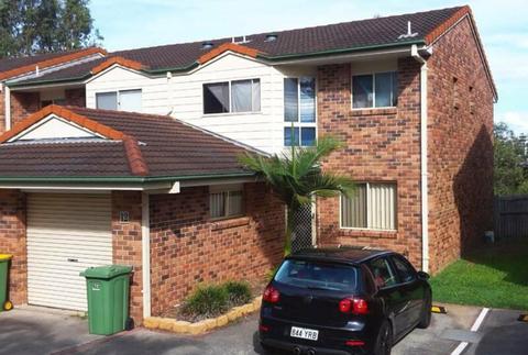 Room Available - 3 bedroom townhouse, Biggera Waters