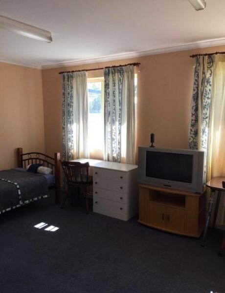 Room to rent : Spacious, Close to Flinders Uni