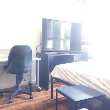 2 super beautiful room,mins to freeway&shop,fully furnish w everything