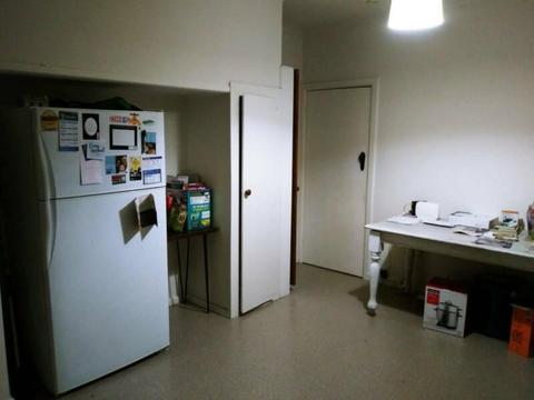 Room Vacancy Box Hill Sharehouse (Cheap Rent, $126/wk!)