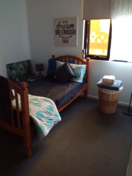 IN CARLTON RENT ROOM APARTMENT 3 BEDROOM FOR ONLY MALE STUDENT