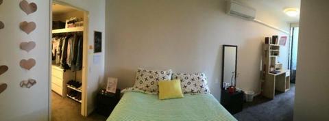 Double room with ensuite in Docklands