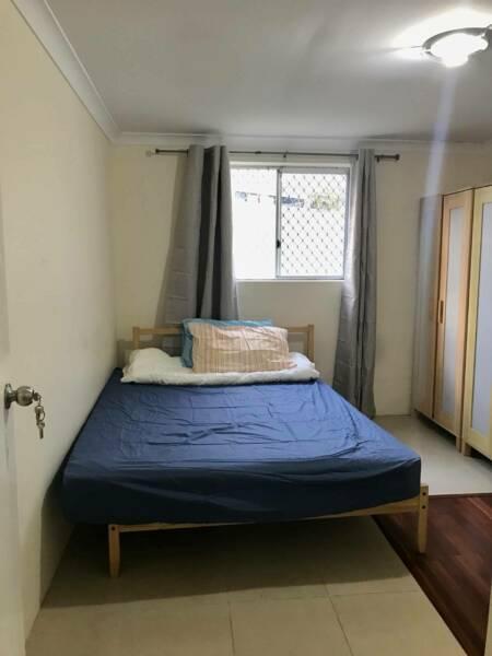 3 Double Rooms Available in Vic Park. 3Mins to Train Station
