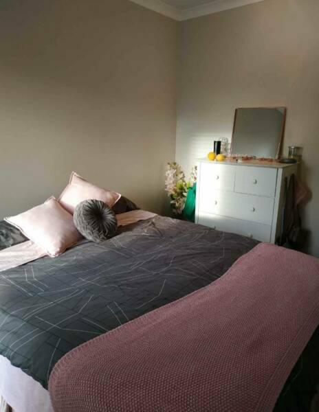 Double room furnished all bills included and wifi!