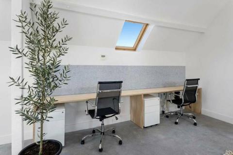 Desk Space In Salamanca Loft Office