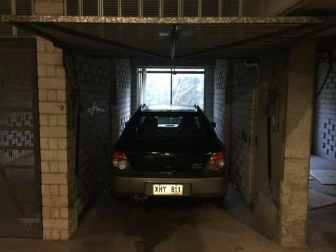 Secure Garage for Rent - Convenient Location