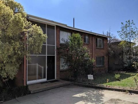 Large 3 bedroom apartment in Red Hill