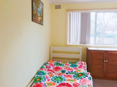 Room to rent next to train station. Utilities and internet included
