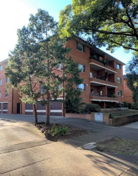 Great Offer - 1 Week RENT FREE !! HURSTVILLE - 2 BEDROOM UNIT