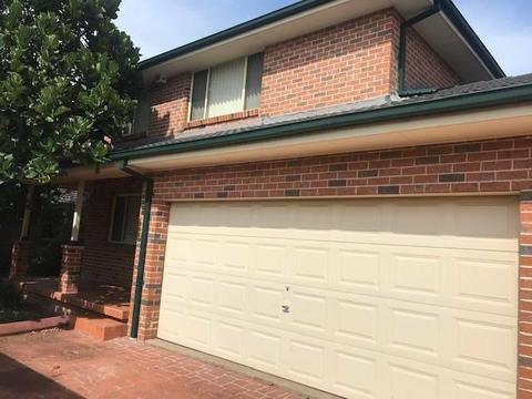 3 BEDROOM TOWNHOUSE FOR RENT AT LAKEMBA!!!!!!