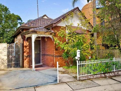 CENTRALLY LOCATED HOME IN THE HEART OF KINGSFORD
