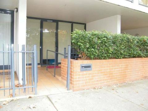 A furnished Studio Apartment in NEWTOWN, close to RPA and USYD
