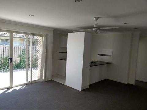 2 Bed unit Redbank Plains $300 per week