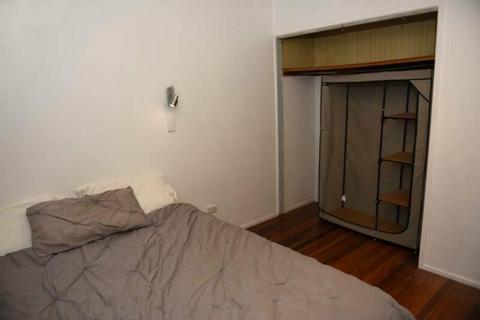 Medium sized room to Rent in Tingalpa all Bills included $180