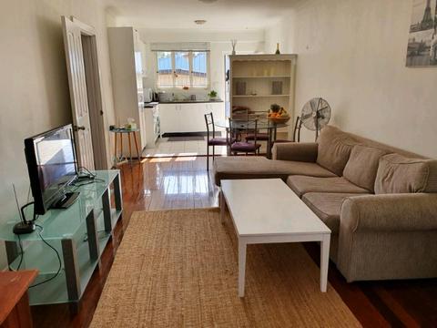 BREAK LEASE Urgent, furnished apartment w/ 2 bedrooms, 440$/w