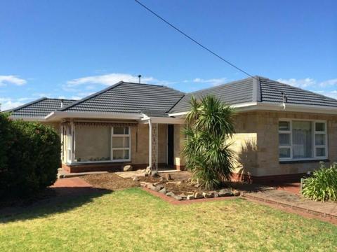 3 bedroom Solid brick house in Flinders Park for rent