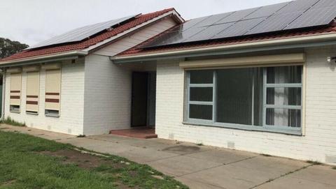3 bedroom house with 6.5 kw solar for rent