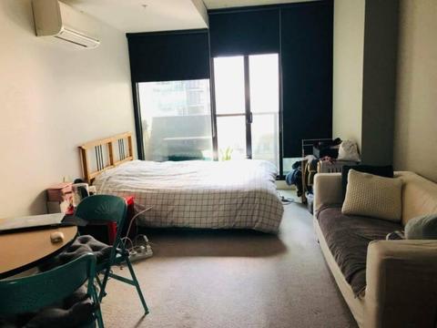 Melb CBD Furnished Studio - Power/ Water/ Gas/Wifi all included