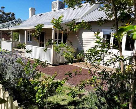Mundijong Pretty Weatherboard Cottage in central location