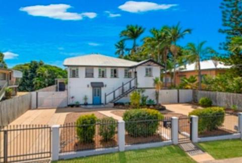 5 bedroom house for sale. Hyde Park