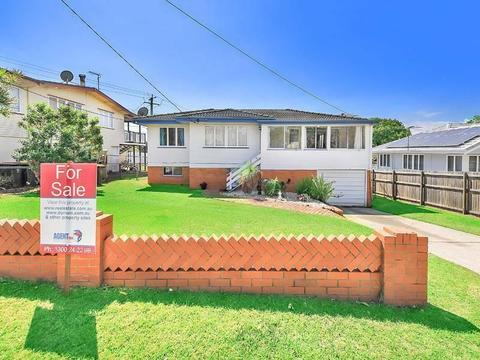 Extended Family Home Wynnum West