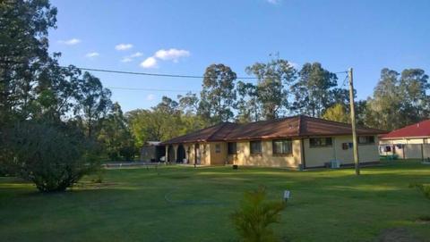 Room for rent $150/wk Acreage lowset brick house