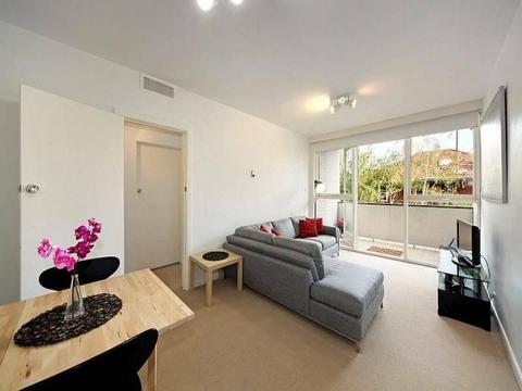 South Yarra 2bedders 1 Room to let with car space (Bill included)