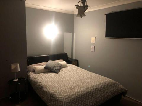 LARGE ROOM TO RENT FOR A COUPLE