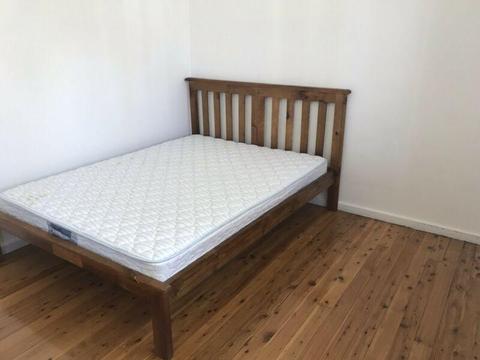 Large size room, close to Westfield shoping centre 5 minute walk