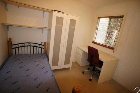 Padstow single room for rent 1 min walk to station F/f bills incl