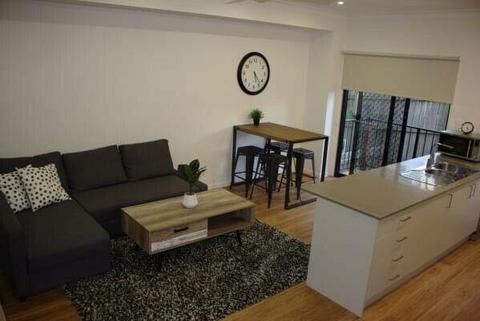 Room to rent in quality townhouse