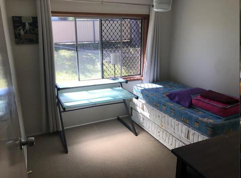 Room 4 rent Southport Share mate wanted students working holiday visa