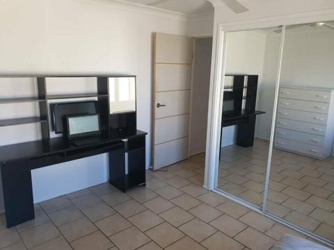 Helensvale | Room for rent | Private bathroom