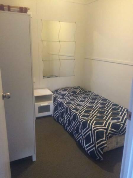 SMALL SINGLE ROOM IN WOOLLOONGABBA.. FULLY FURNISHED!!! FREE WIFI